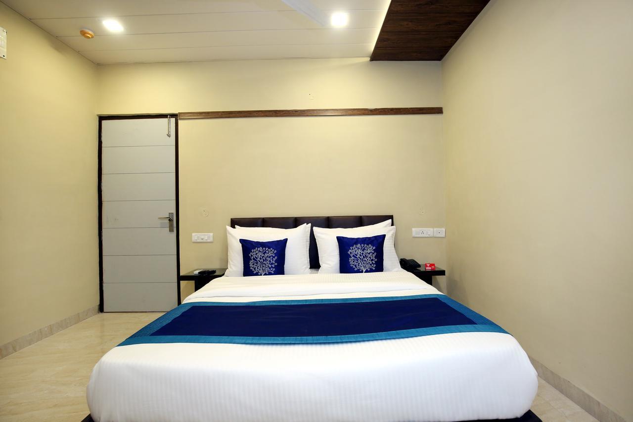 Hotel 7 Chandīgarh 外观 照片
