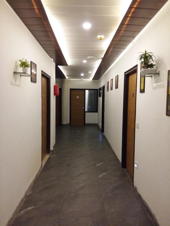Hotel 7 Chandīgarh 外观 照片