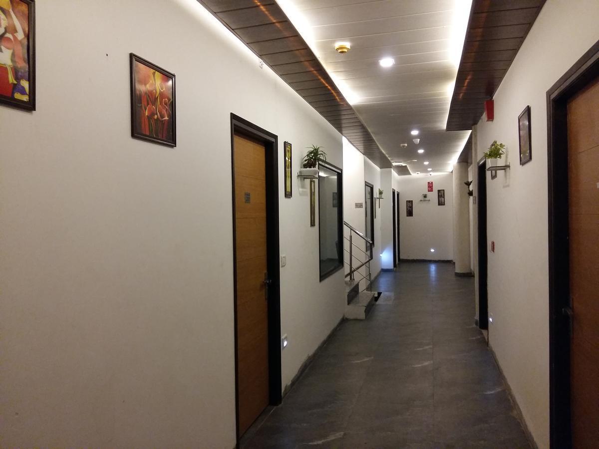 Hotel 7 Chandīgarh 外观 照片